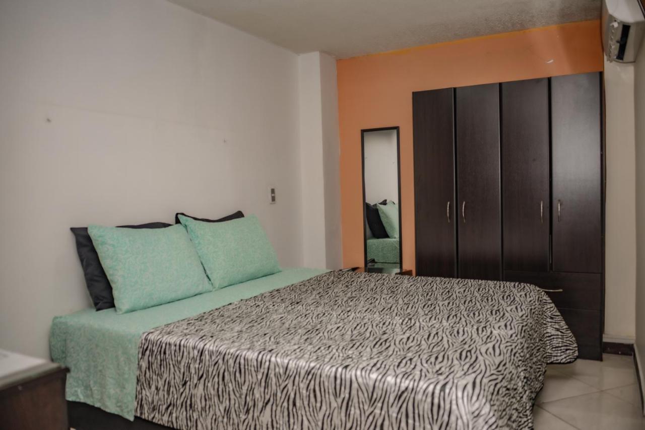 Calle 8 Suites Medellín Eksteriør billede
