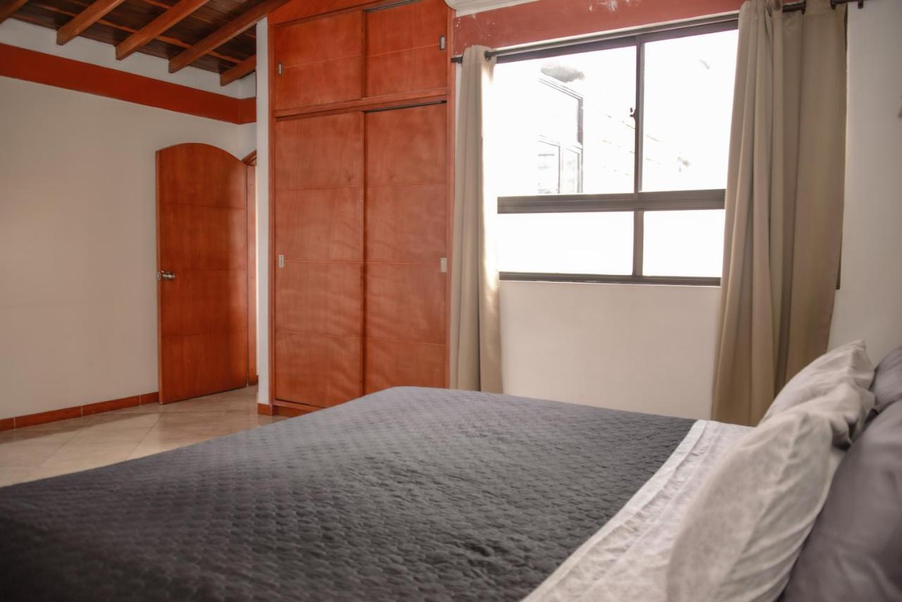 Calle 8 Suites Medellín Eksteriør billede