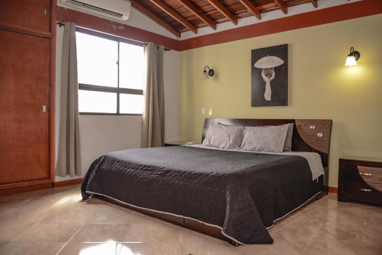 Calle 8 Suites Medellín Eksteriør billede