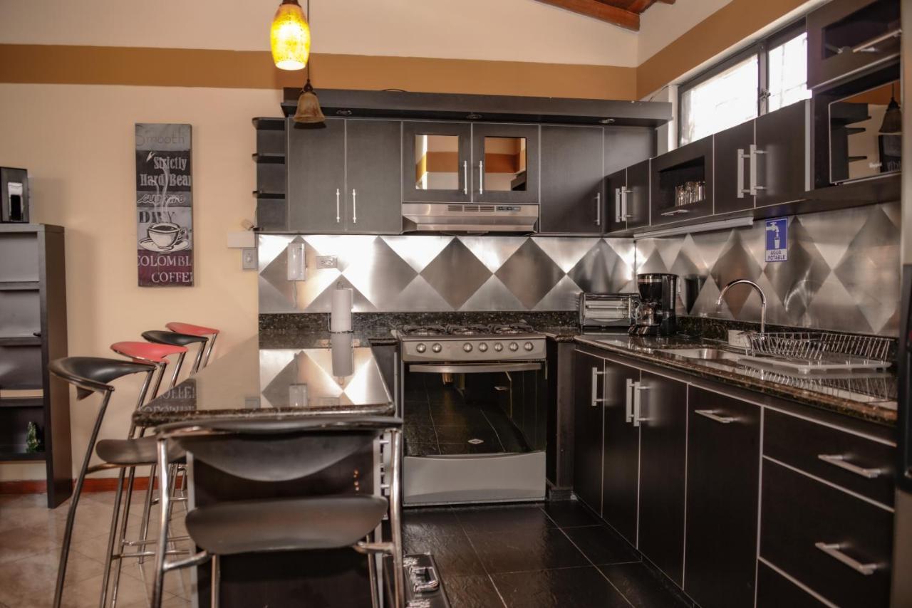 Calle 8 Suites Medellín Eksteriør billede