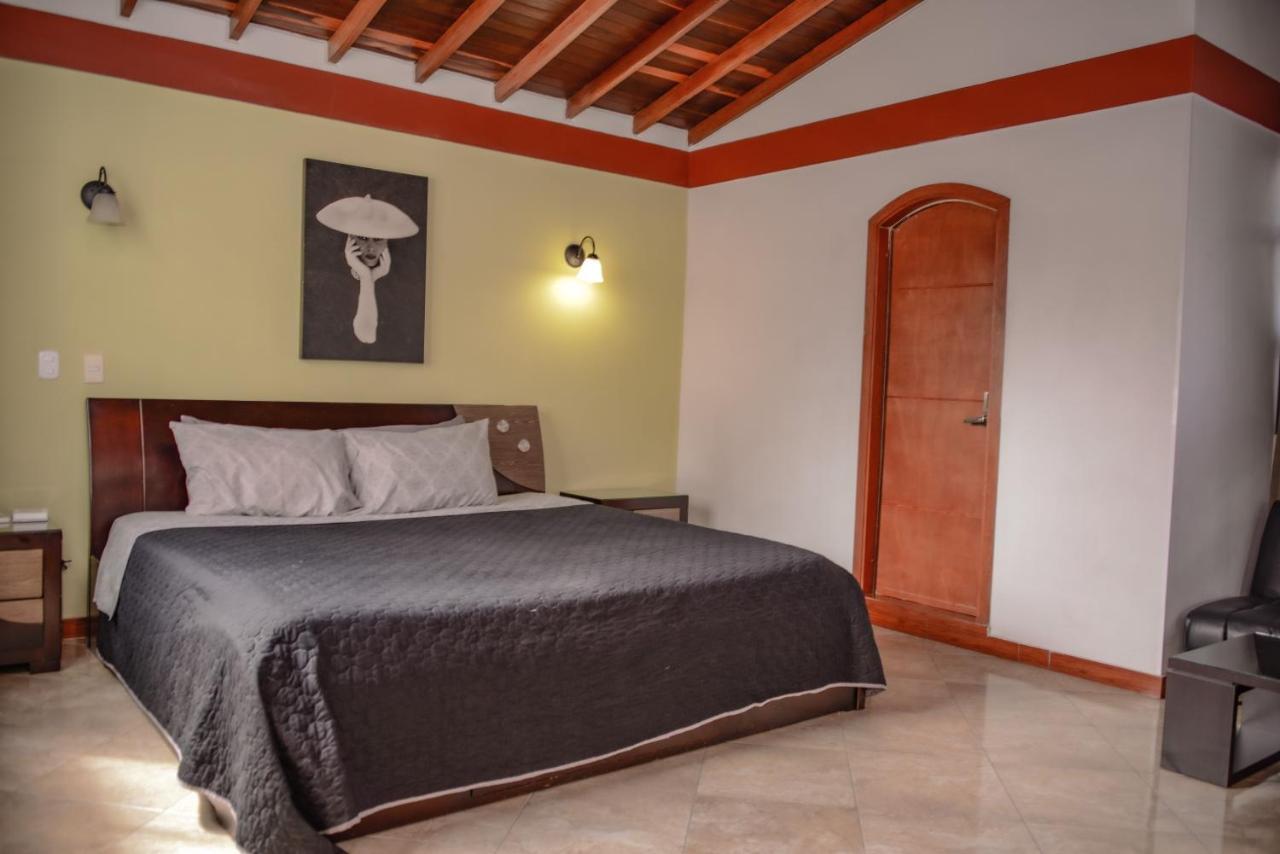 Calle 8 Suites Medellín Eksteriør billede