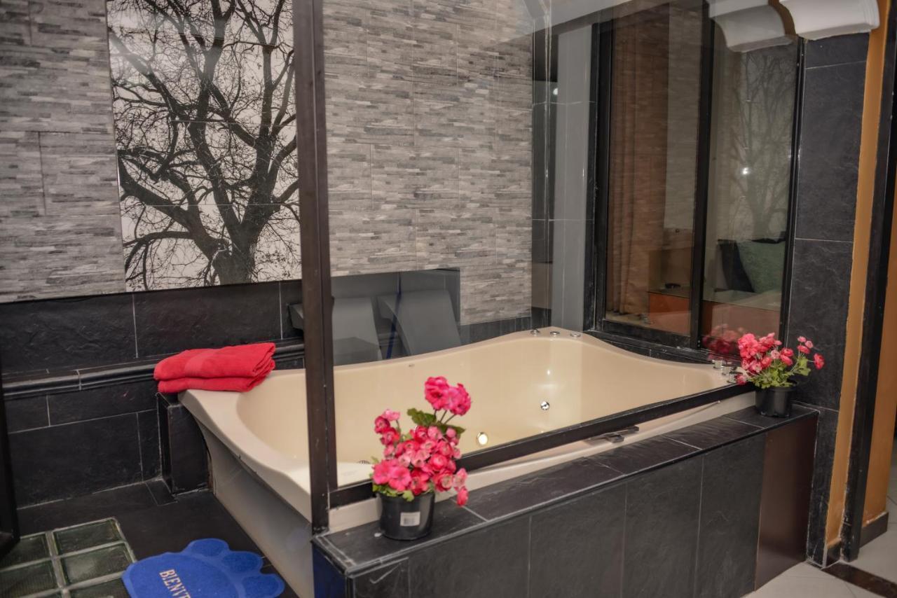Calle 8 Suites Medellín Eksteriør billede