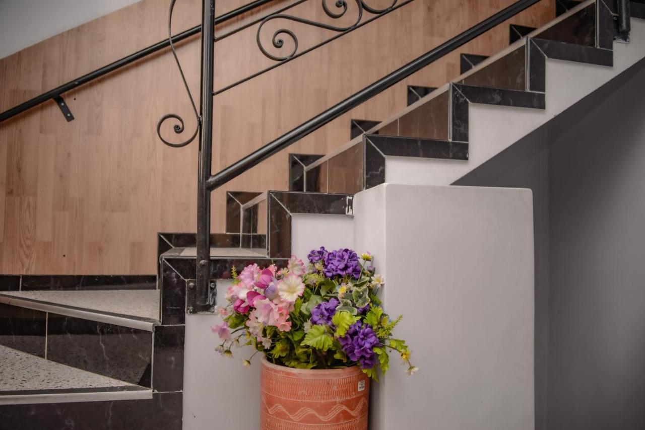 Calle 8 Suites Medellín Eksteriør billede