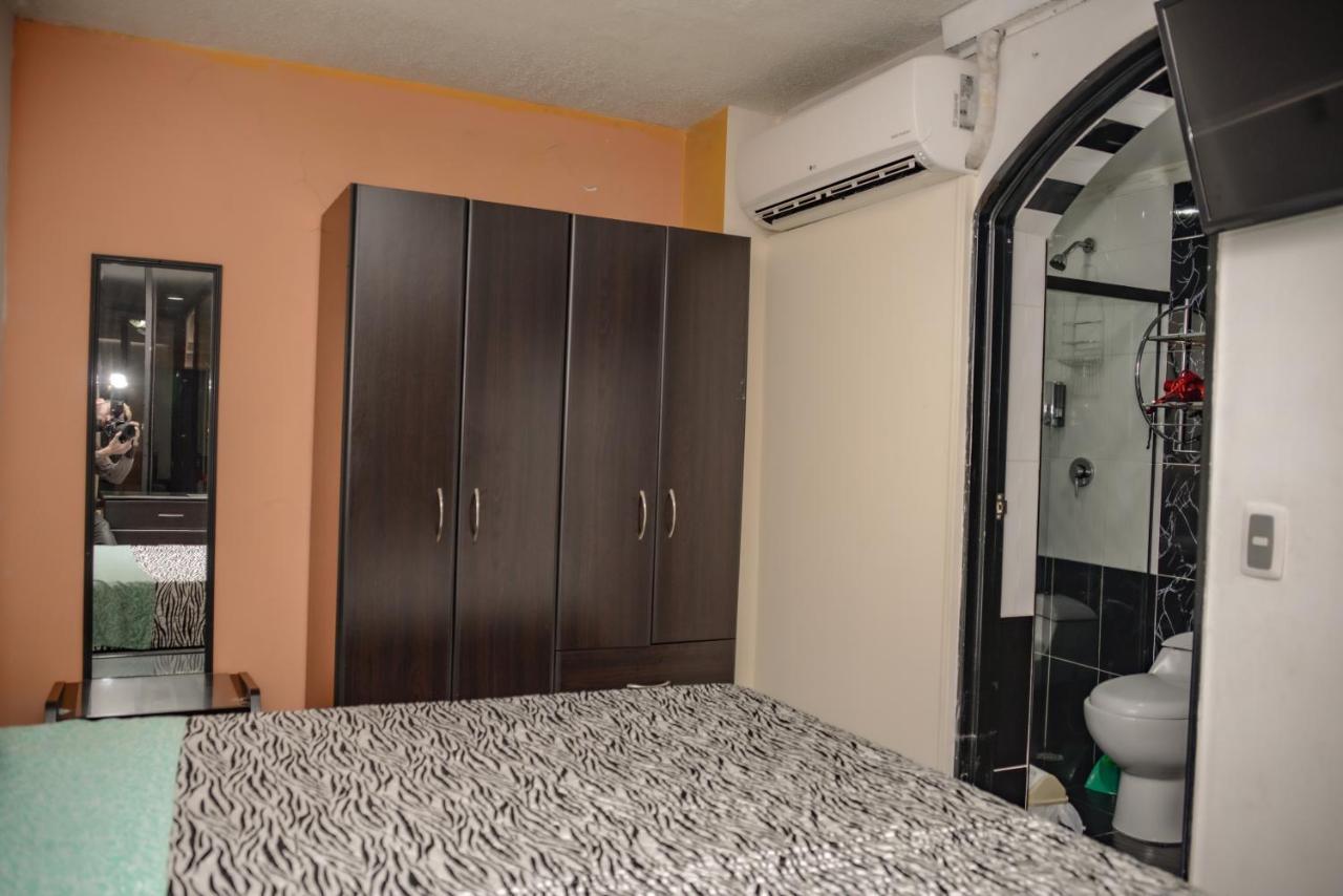 Calle 8 Suites Medellín Eksteriør billede