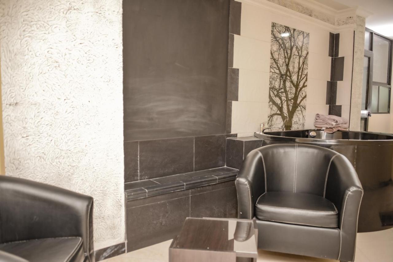 Calle 8 Suites Medellín Eksteriør billede