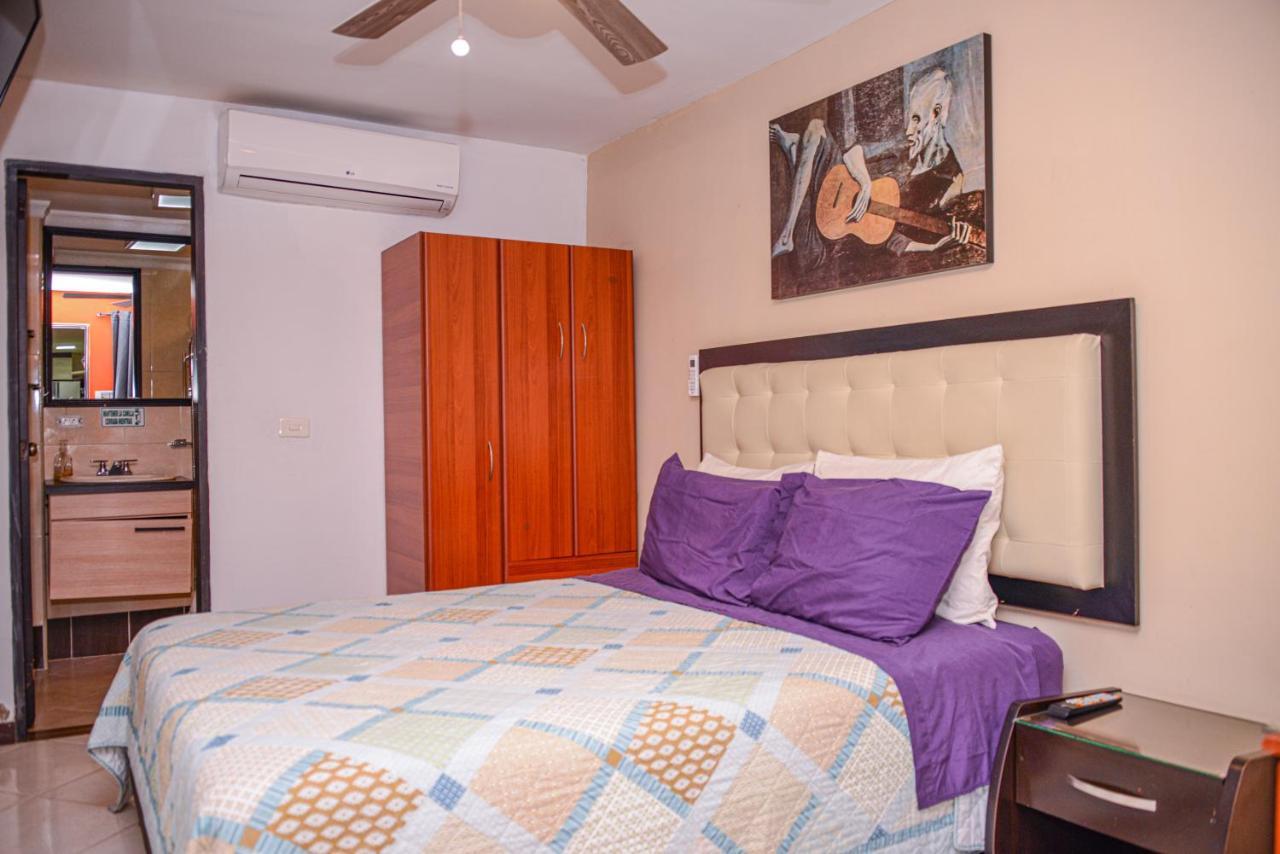 Calle 8 Suites Medellín Eksteriør billede