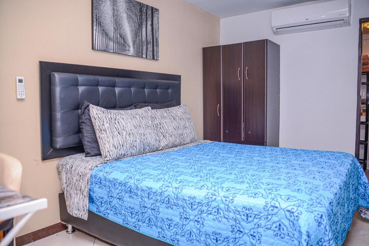 Calle 8 Suites Medellín Eksteriør billede